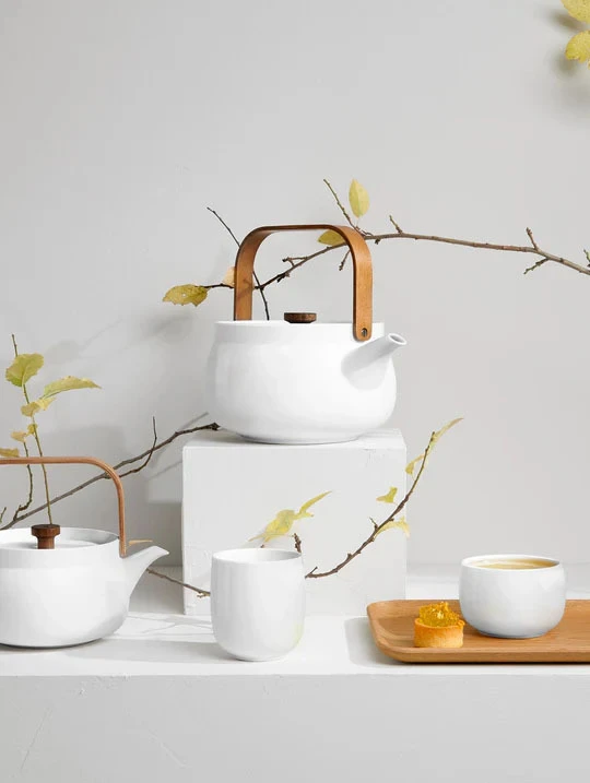 teapot with wooden handle - white Gallery