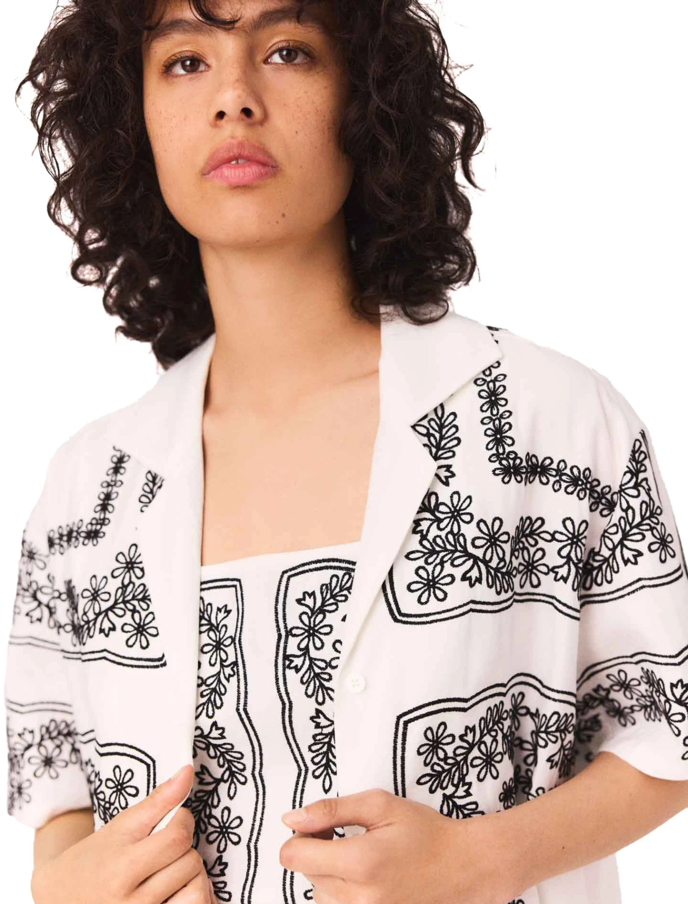 Short-sleeved embroidered shirt
 Gallery