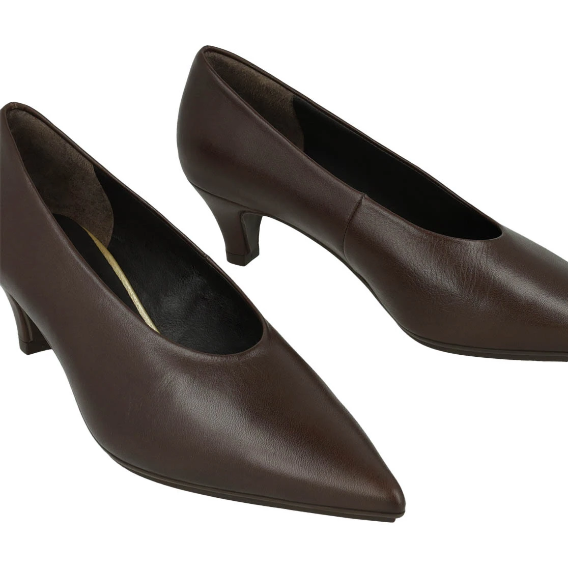 Pointed Toe Leather Pump with high-cut neckline Gallery