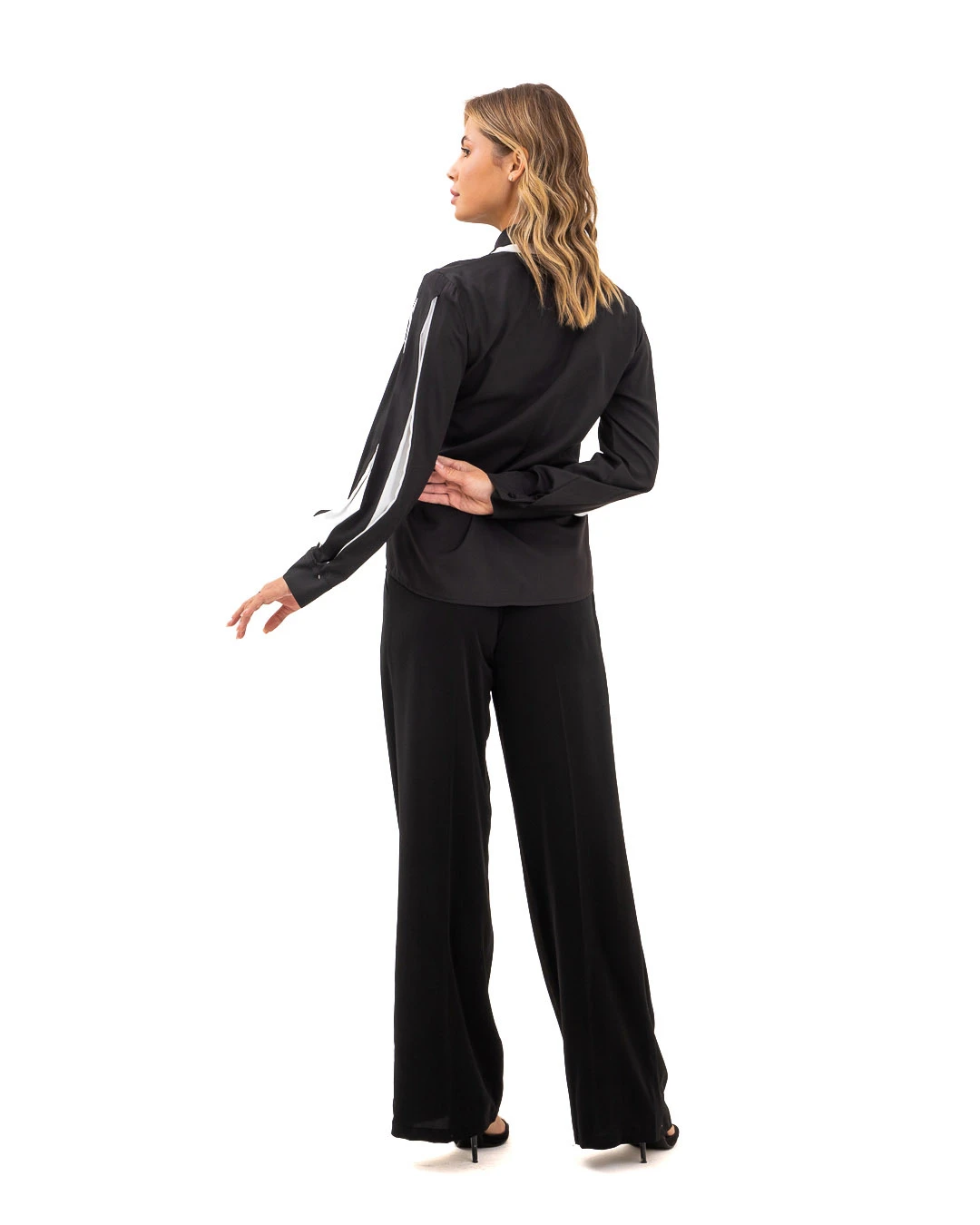 Button-up Shirt with Contrast Collar Gallery