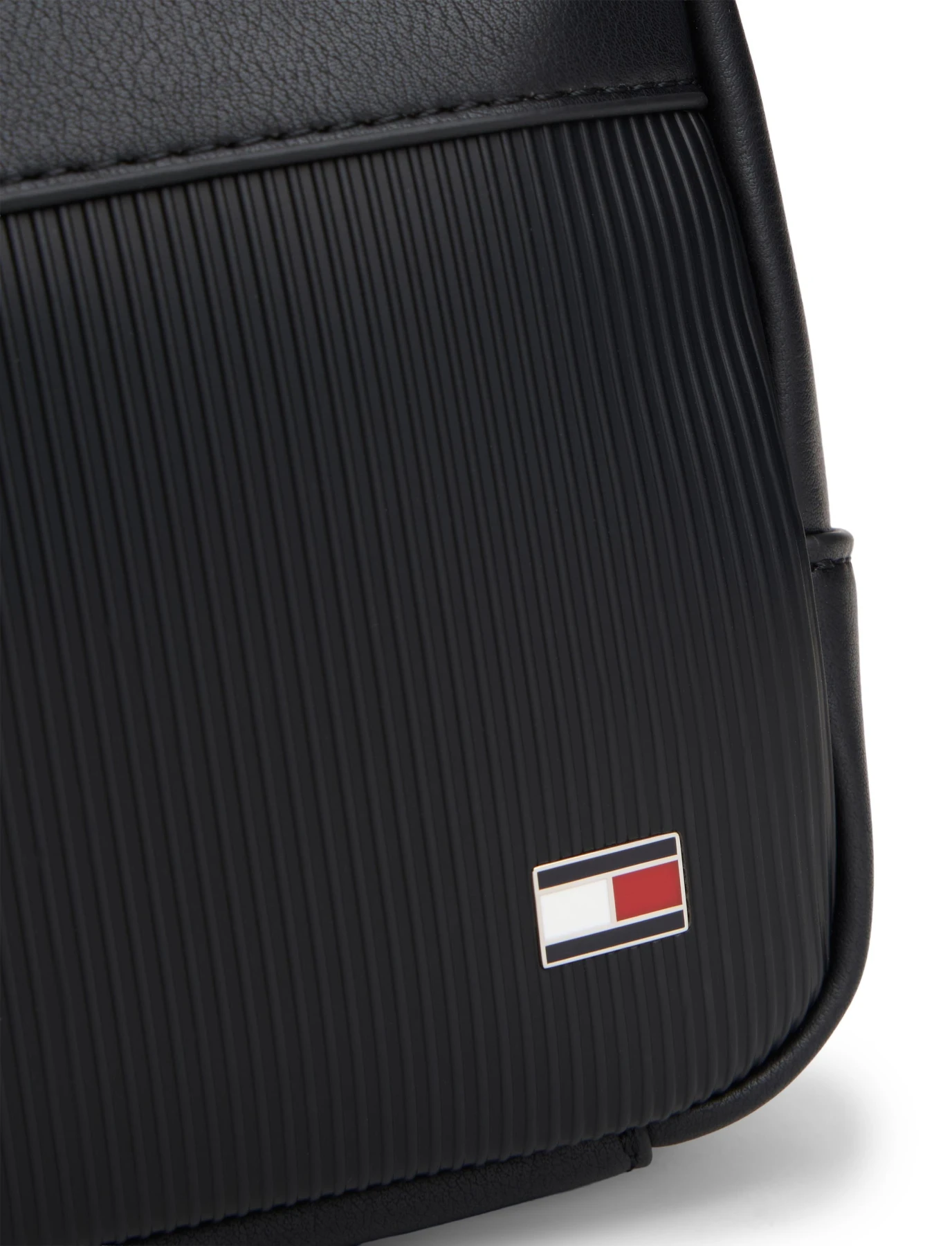Hilfiger Flag Ribbed Leather Washbag Gallery