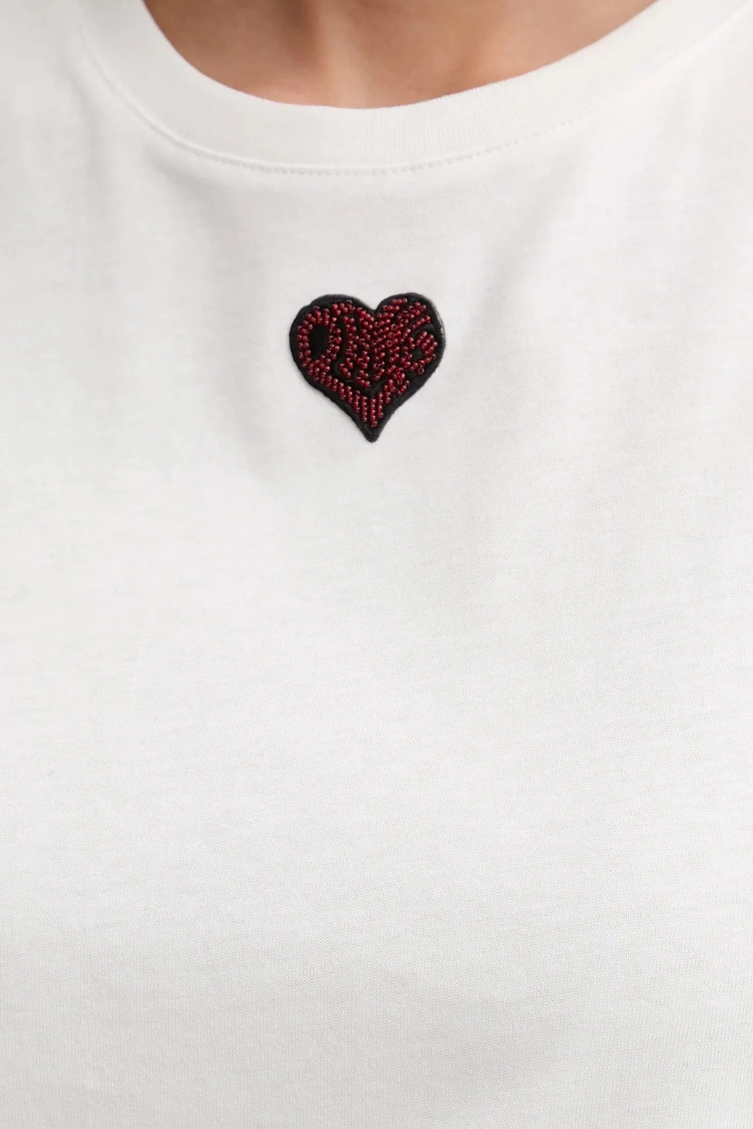 Sleeveless Top with Middle Heart  Print Gallery