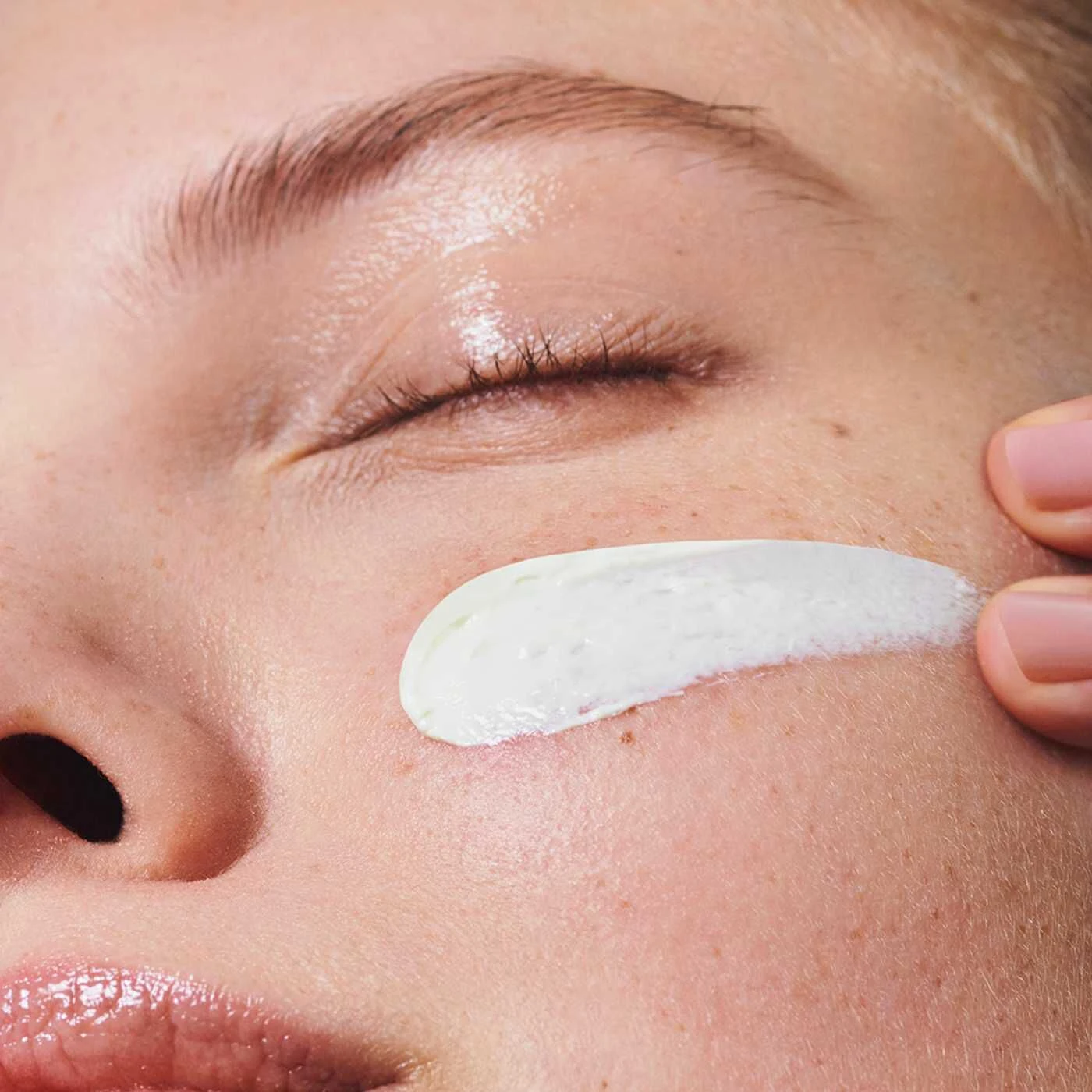 Youth-protecting Sunscreen Face Cream Very High Protection SPF50 Gallery