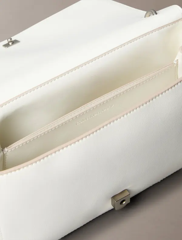 Flap Shoulder Bag 1 Image