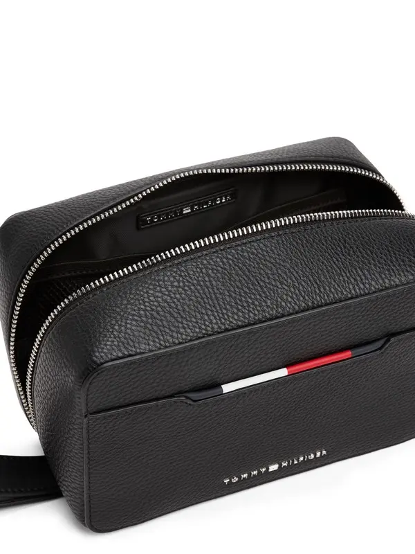 Metal Logo Pebble Grain Washbag 1 Image