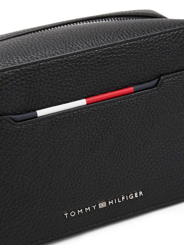 Metal Logo Pebble Grain Washbag 2 Image