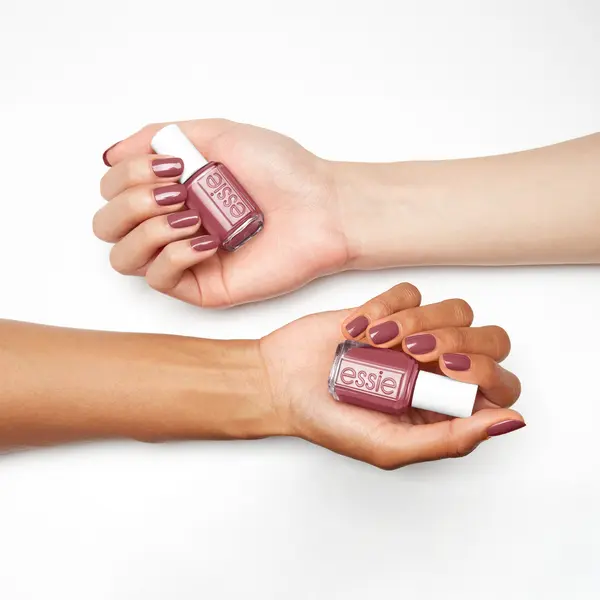Essie Island Hoping, Salon-Quality Nail Polish, Vegan formula for flawless coverage, easy-glide brush   4 Image