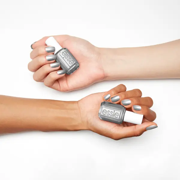 Essie Apres-Chic, Salon-Quality Nail Polish, Vegan formula for flawless coverage, easy-glide brush   1 Image