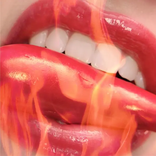 Maybelline New York Lifter Plum Lip Plumping Gloss With Chili Pepper And 5% Maxi-Lip 9 Image