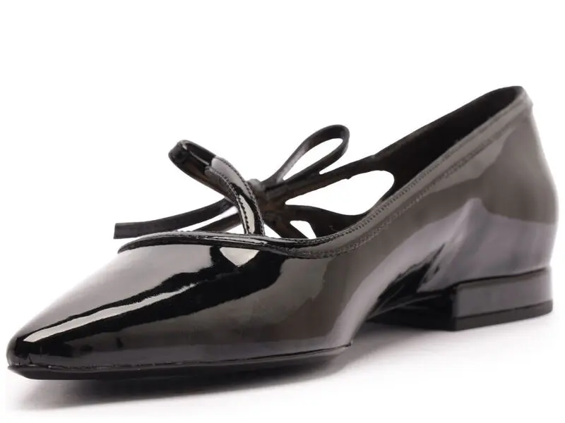 Patent Leather Cut-Out Flats with a Bow 4 Image