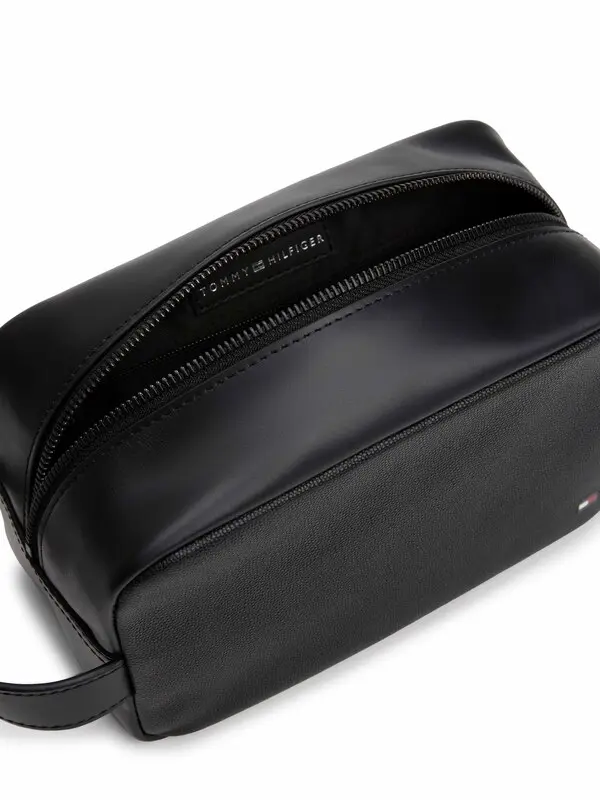 Bold Hilfiger Flag Leather Washbag 1 Image