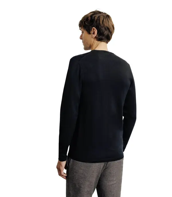 Long-sleeved Round-neck Sweater 2 Image