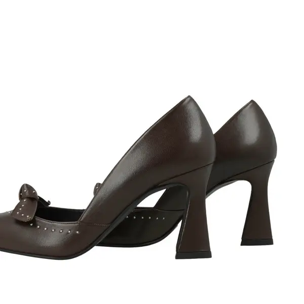 Leather Pump with Studs Bow 2 Image