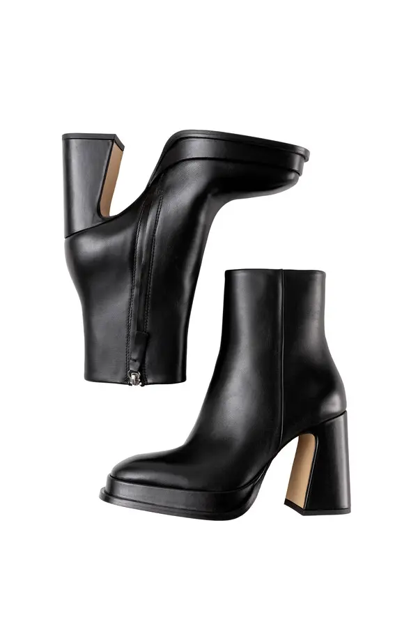 Chuncky Heel Leather Ankle Boots 4 Image