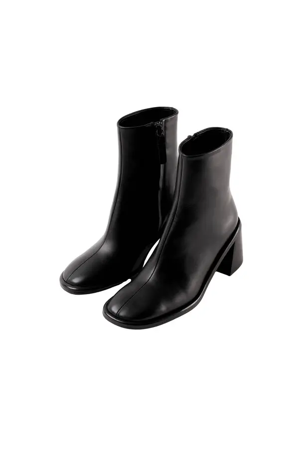 Rounded Square Toe Leather Boots 2 Image