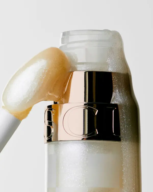 Lip Comfort Oil With Shimmer 3 Image