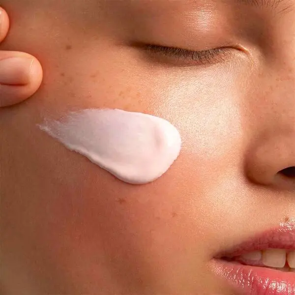 UV PLUS Anti-Pollution Sunscreen Multi-Protection Broad Spectrum SPF 50 3 Image