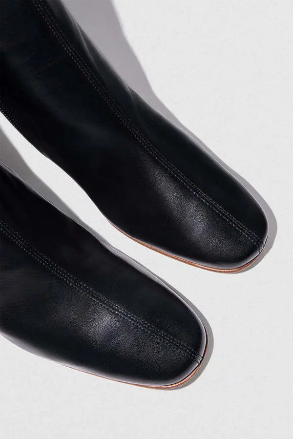 Square-Toe Mid-height Ankle Boots 2 Image