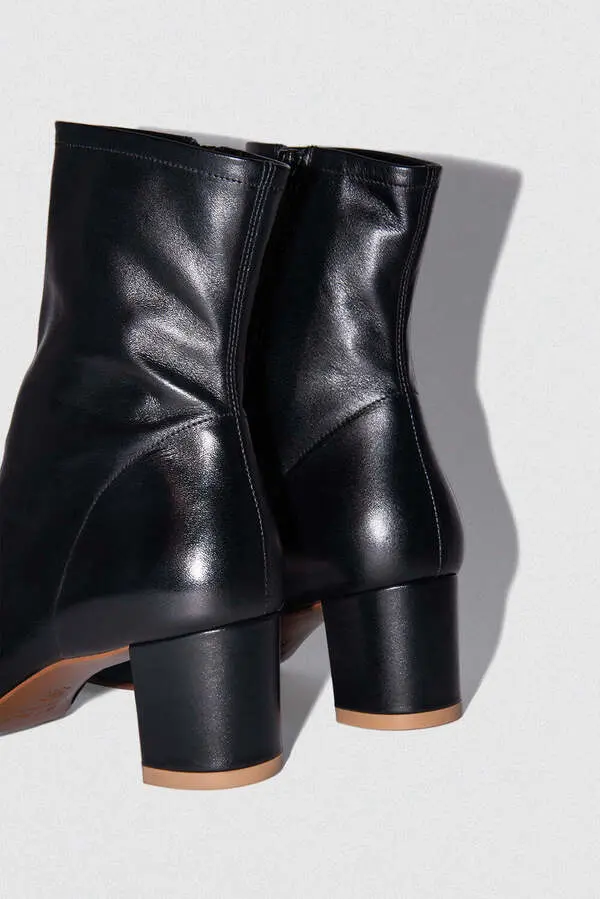 Square-Toe Mid-height Ankle Boots 3 Image