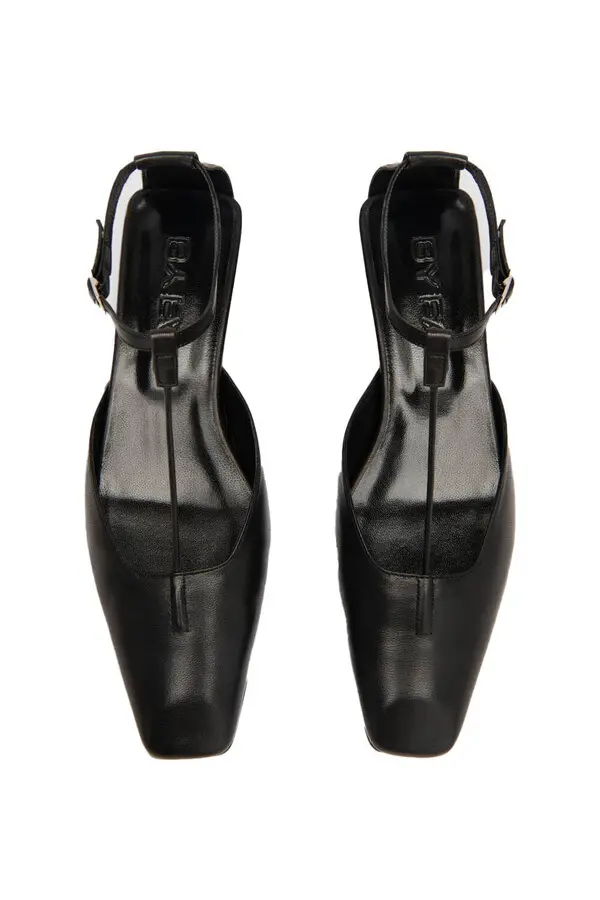 Kitten Heel Pointed-toe Pump with Kitten Heels 2 Image