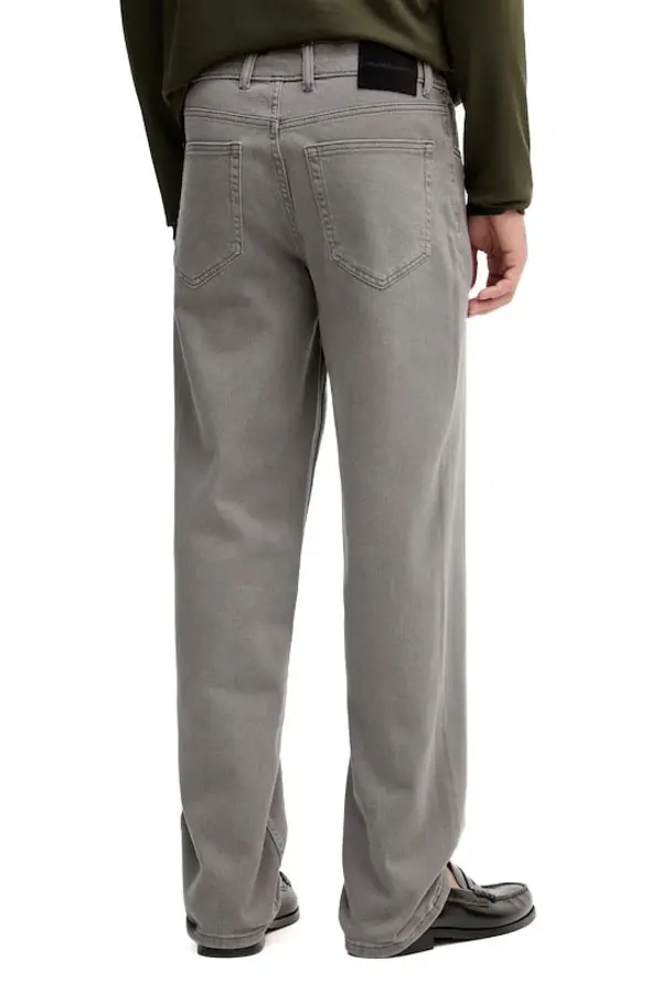 Regular Waist Straight Leg Jeans 2 Image