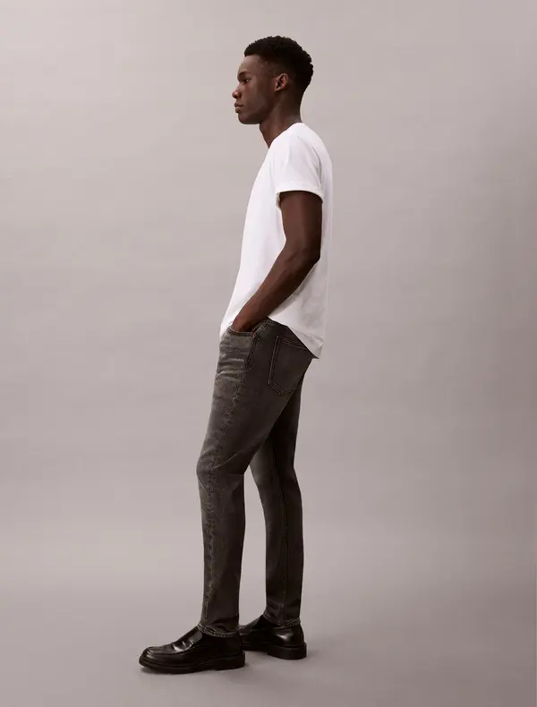 Slim Taper Jeans 2 Image