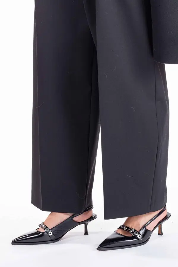 Leather Pumps With Eyelet Strap 1 Image