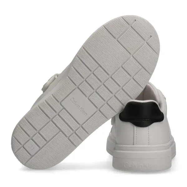 Lace Up Sneakers with Contrasting Black Heel 4 Image