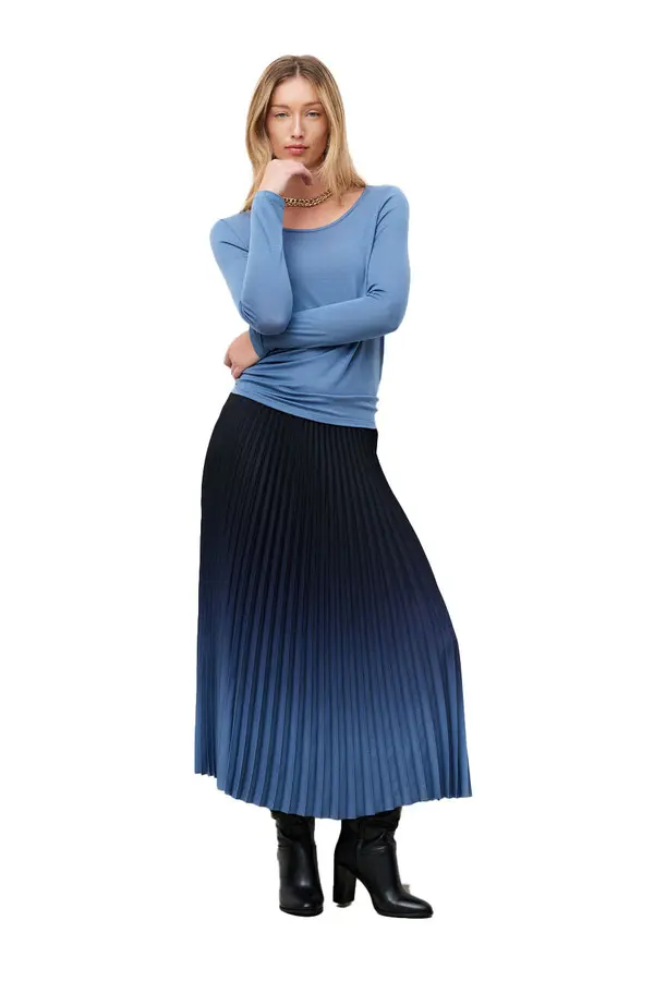 Essential Long Sleeve T-shirt 2 Image