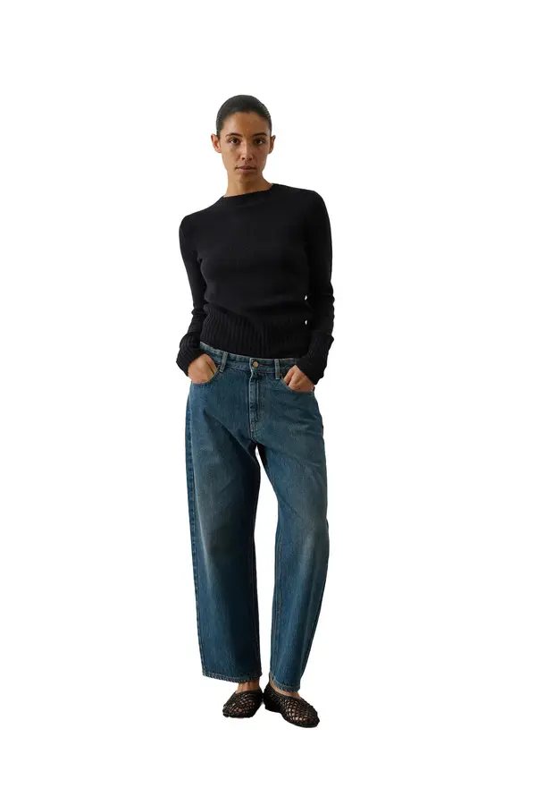 High-Waisted Relaxed Fit Straight-Leg Jeans 1 Image