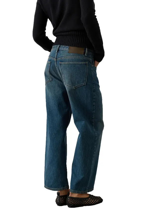 High-Waisted Relaxed Fit Straight-Leg Jeans 2 Image