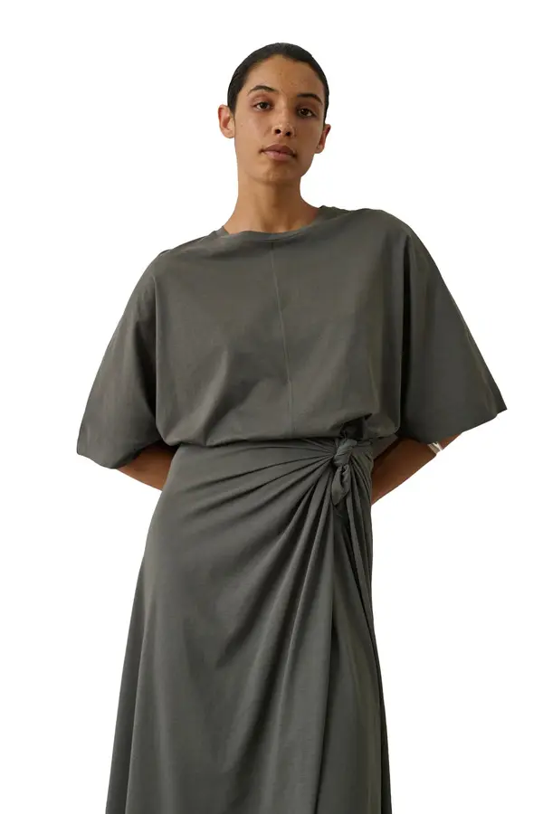 Mid-length Sleeve Boxy T-shirt 1 Image