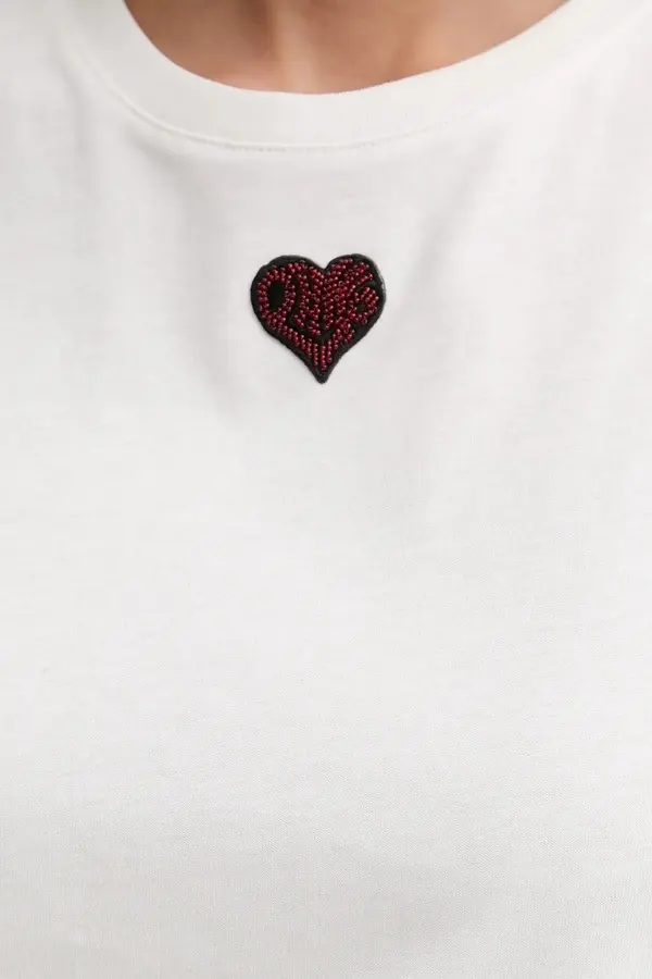 Sleeveless Top with Middle Heart  Print 1 Image