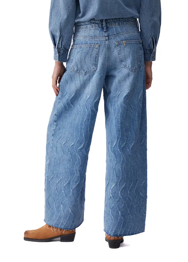 Flared Jeans With Laser-Etched Details 2 Image