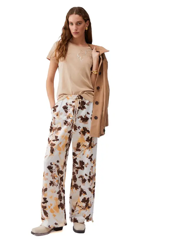 Short Sleeve T-Shirt With Cut Out 2 Image