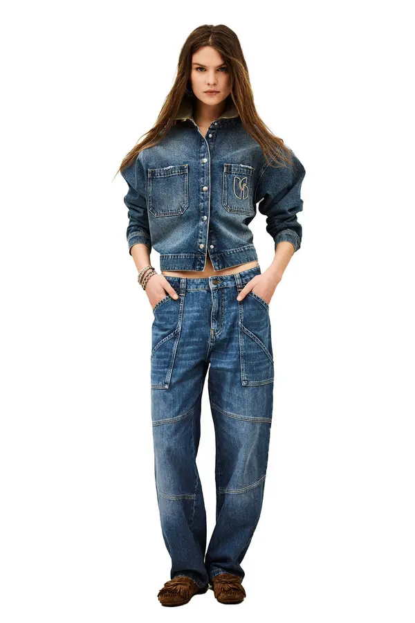 Straight Leg Textured Cargo Jeans 4 Image