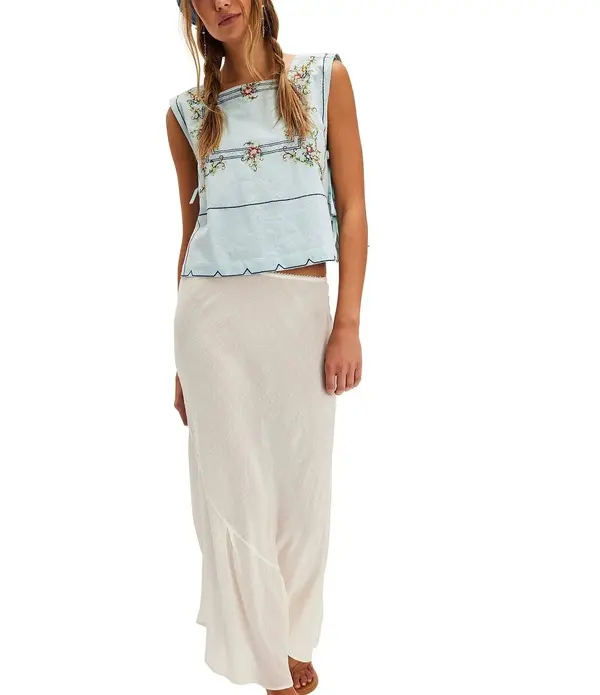 Embroidered Square Neck Sleeveless Top 3 Image