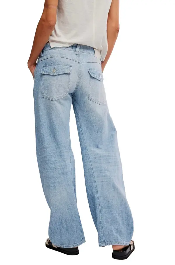 Bowed Legs Jeans with Sleek Twisted Seam 1 Image