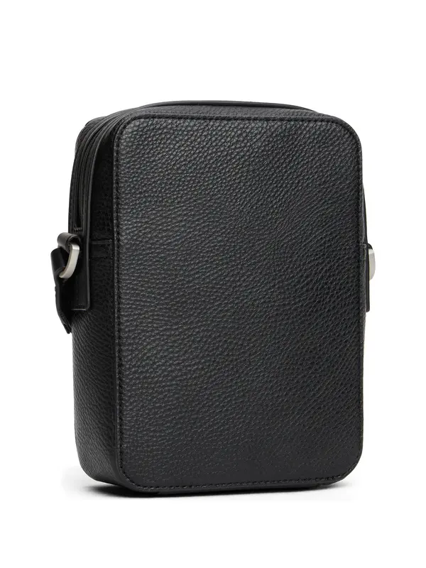 Pebble Grain Logo Crossbody Reporter Bag 1 Image