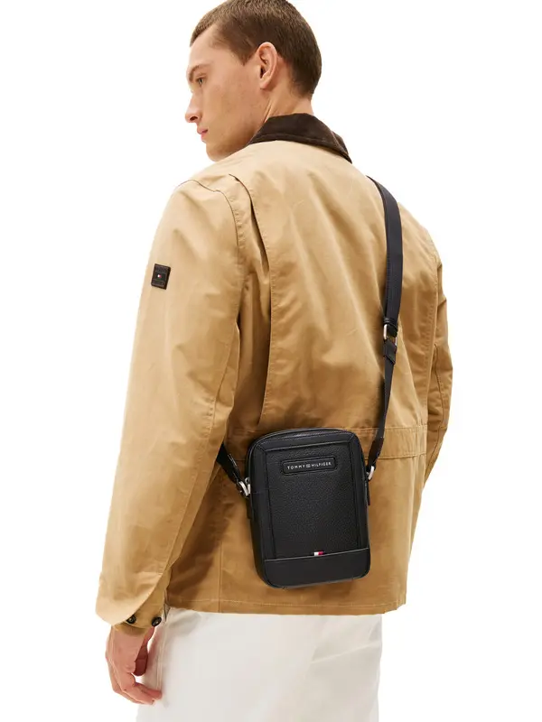 Pebble Grain Logo Crossbody Reporter Bag 3 Image