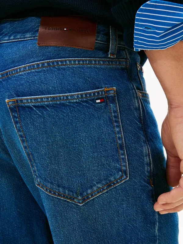 Relaxed Fit High Waist Jeans 1 Image