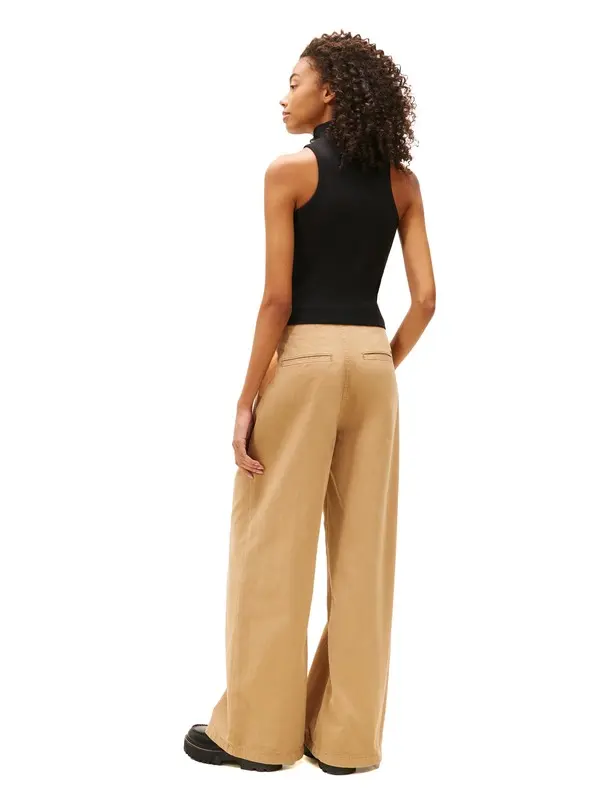 Tommy Badge Slim Fit Tank Top 1 Image