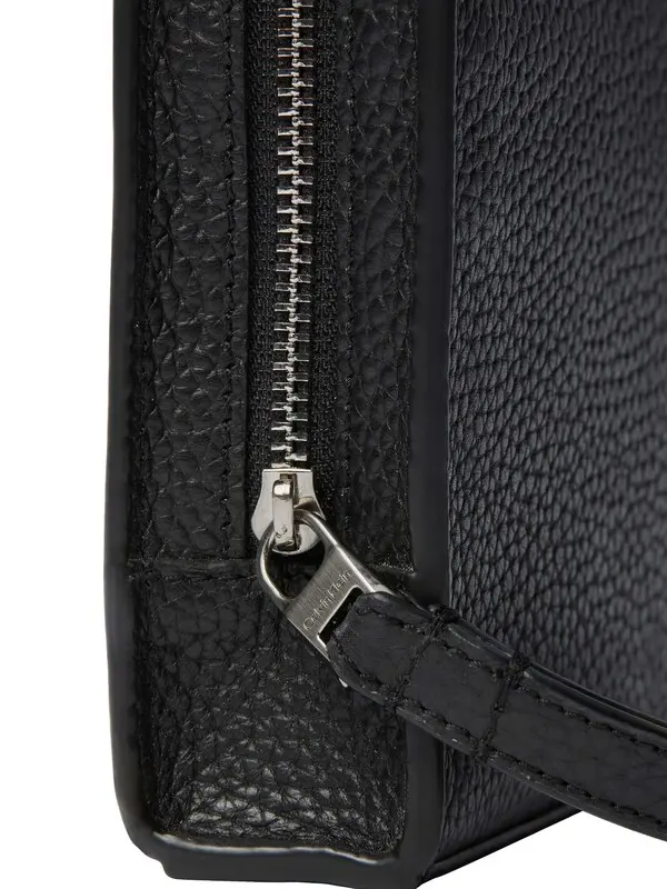 Pebbled Leather Toiletry Washbag 1 Image