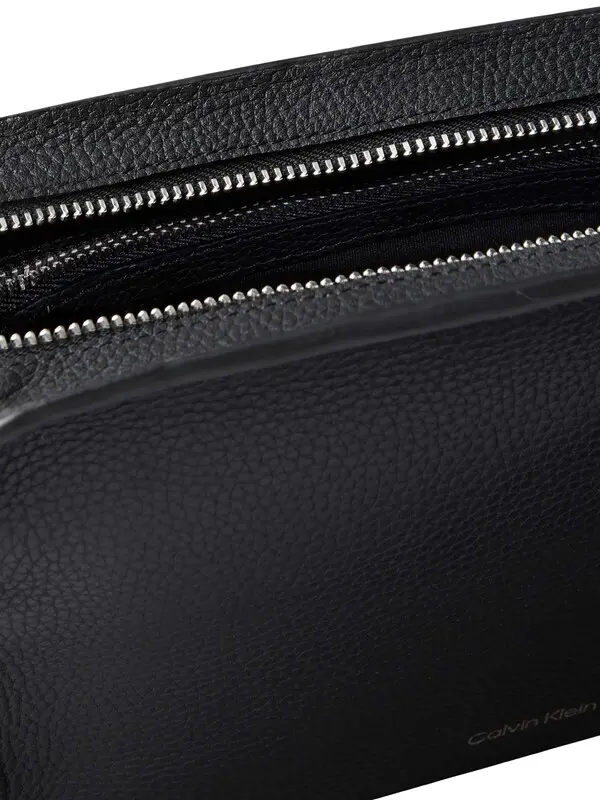 Pebbled Leather Toiletry Washbag 2 Image