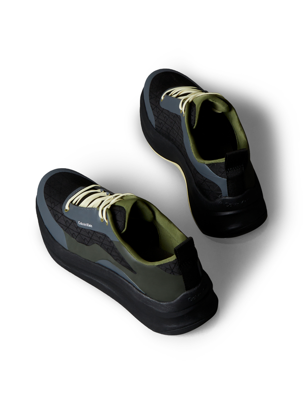 Emblem Logo Chunky Runner Trainers 2 Image