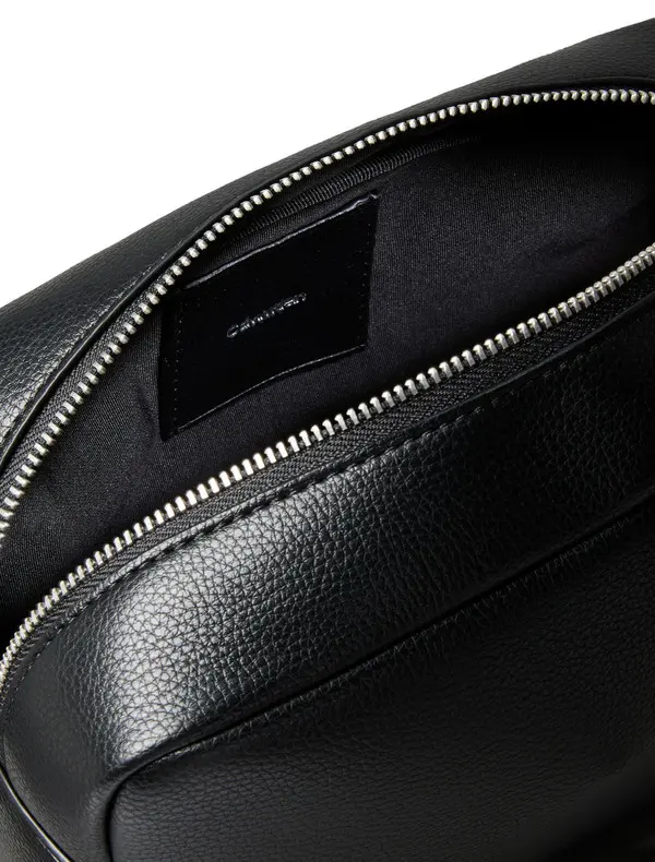 Leather Zipped Washbag with Handle Strap 1 Image