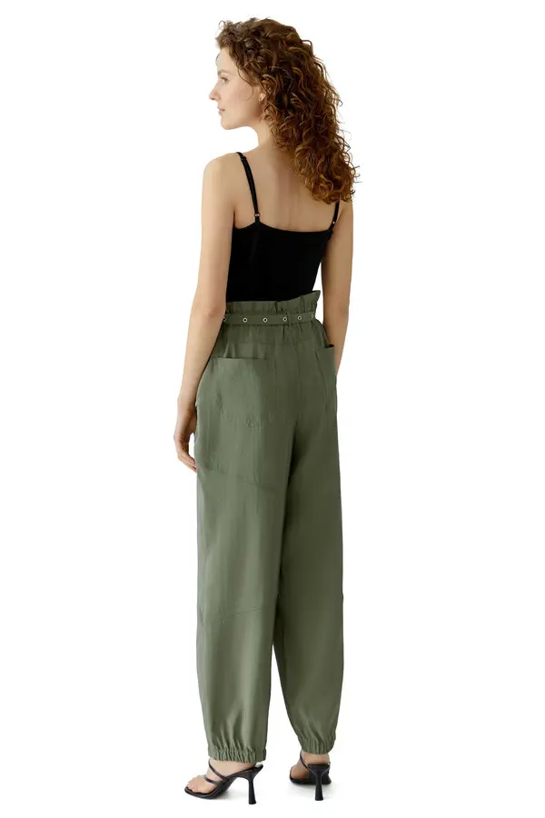Balloon Cut Satin Trousers with Elastic Waist and Belt 4 Image