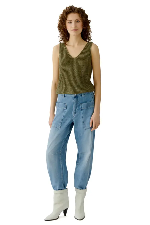 Narrow Cut Sleeveless Knit Top 2 Image