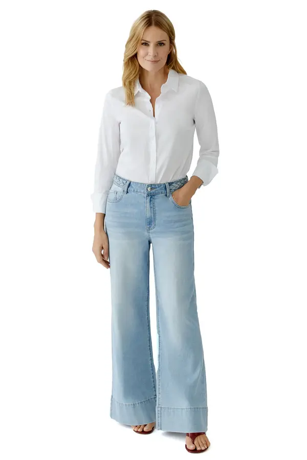 Slightly Flared Legs Hgh Waisted Jeans 1 Image