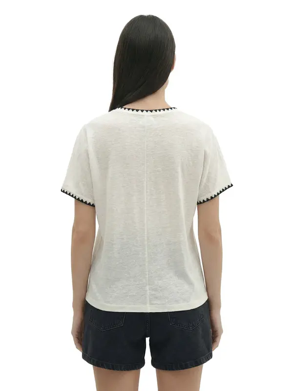 V-Neck Short-Sleeved T-Shirt With Topstitching 2 Image